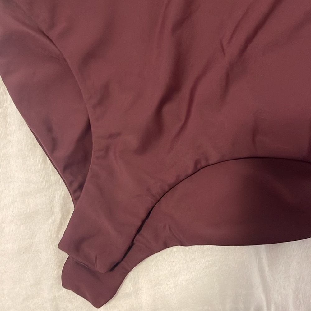 Backless bodysuit - Picture 2 of 5